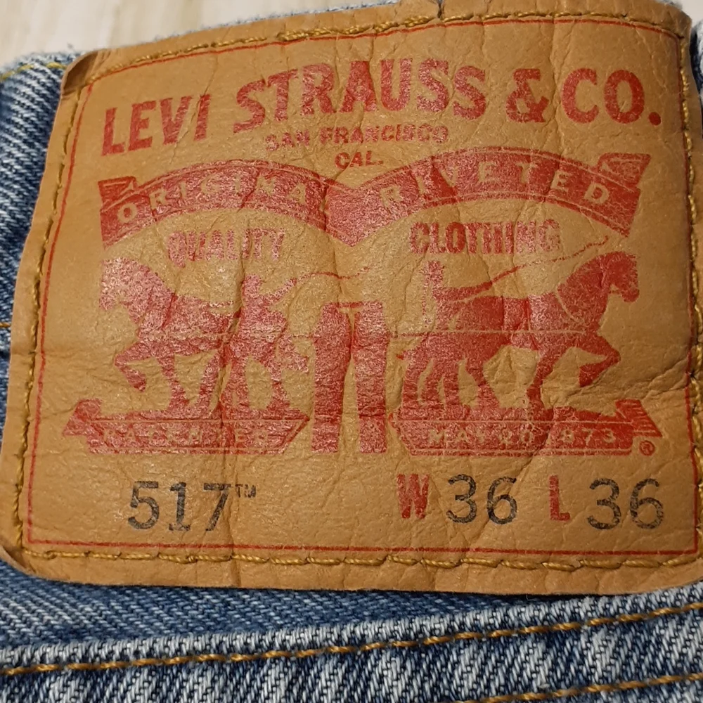 Levi's 517 Medium Blue Bootcut Blue Jeans Size W36 L34 - Picture 3 of 16